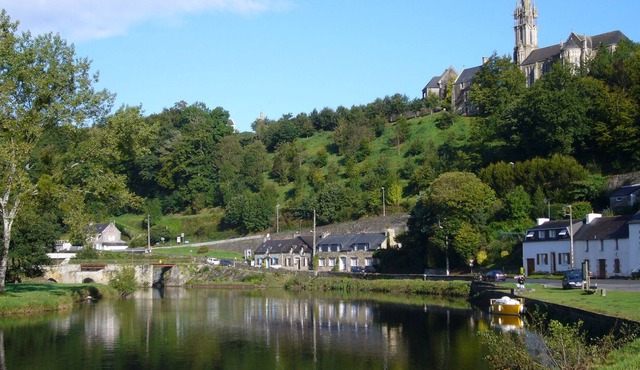 Charming House in Chateauneuf-du-faou, Bretagne