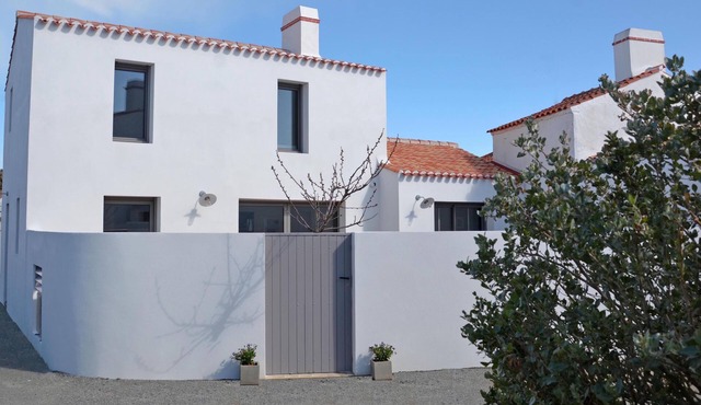 CHARMING HOUSE BETWEEN THE CENTER AND THE BEACHES.