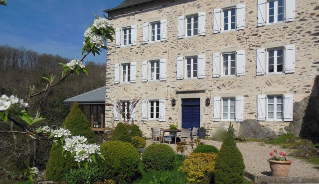 Charming house on the edge of a pretty hamlet between Rodez and Albi