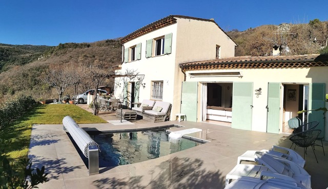 Charming house, pool and beautiful sea view