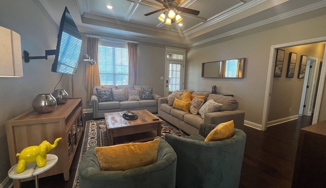 Charming Hahira Haven w/Scenic Pond and Full Amenities.