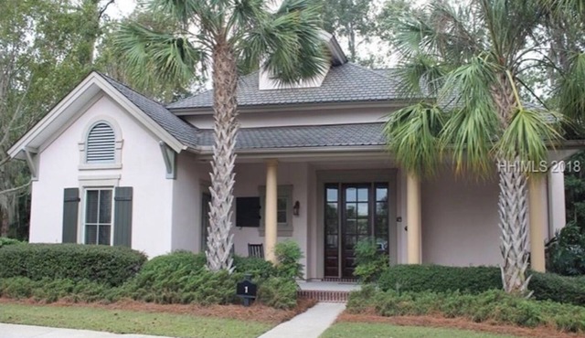 Charming Hampton Hall Golf Cottage adjacent to the Golf Course!