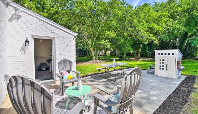 Charming Hampton Home with Yard 2 Mi to Beach!