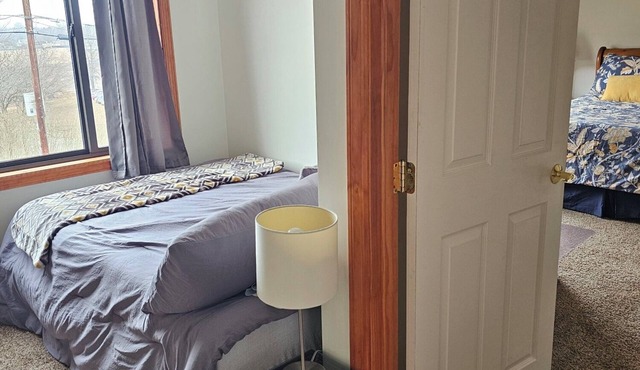 Charming, handicapped accessible 2-bedroom townhome in Lower Burrell