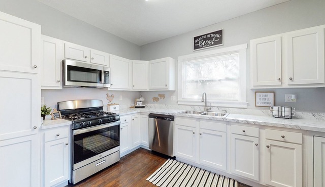 Charming Hartville cottage