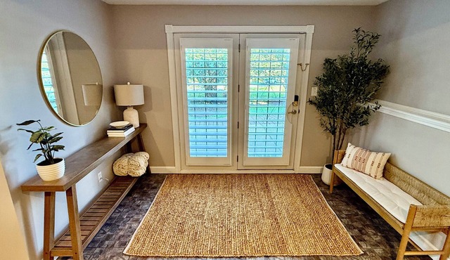 Charming Hearthstone Flat: Your Chic KC Hideaway