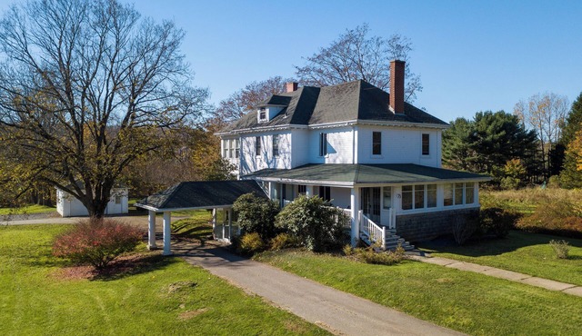 Charming Heritage Suite w/Cozy Sunroom & Deck (Suite 1)