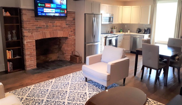 Charming historic home in the heart of Old Town Niagara-on-the-Lake