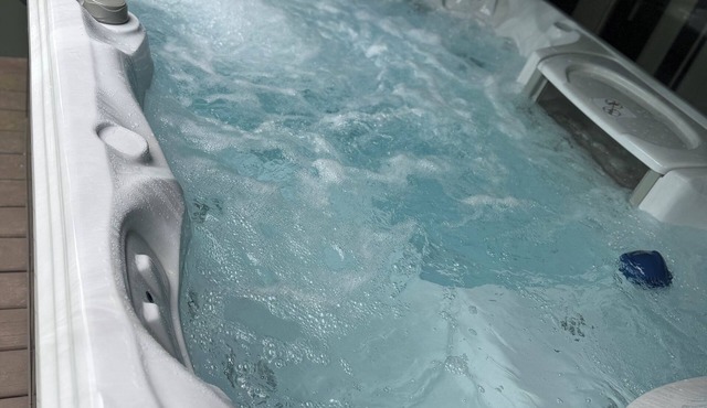 Charming Hidden Valley Retreat with New Hot Tub Spa, Wood Stove, Sauna & Jacuzzi