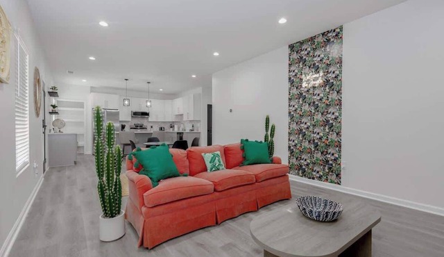 Charming Hideaway w/KingBed Firepit Near RoadATL