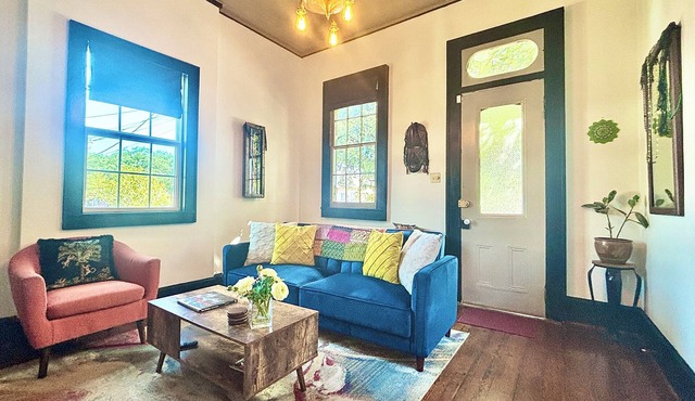 Charming Hideaway - Walk to French Quarter