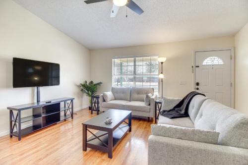 Charming Hinesville Home Less Than 6 Mi to Fort Stewart