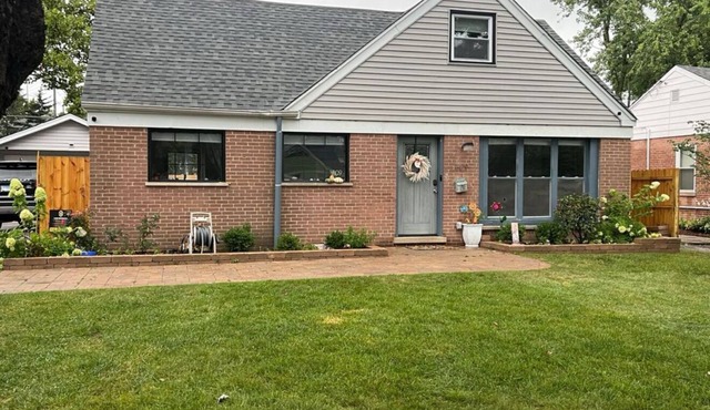 Charming Hinsdale Home with Hot Tub