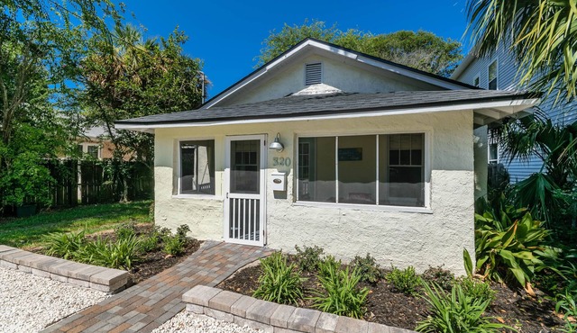 Charming Historic Renovated Beach Cottage - Walk/Bike to Heart of Jax Beach