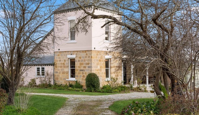 Charming Historic Rural Escape Near the Blue Mtns