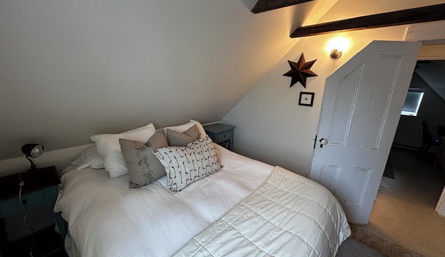 Charming historic oceanfront 2-bedroom cottage in beautiful Indian Harbour.