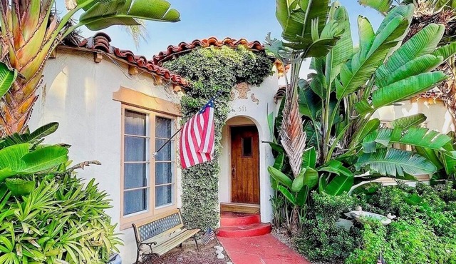 Charming, Historic 2-bedroom house in Coronado