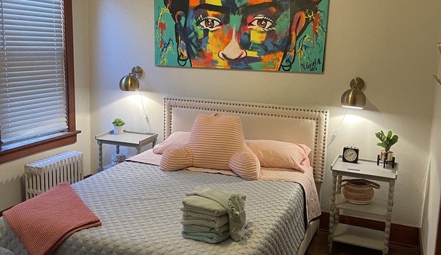 Charming Historic 2BR/1BA in DOWNTOWN EAST DUNDEE