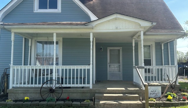 Charming Historic 3BR One Block to Downtown Rockville Shopping & Dining