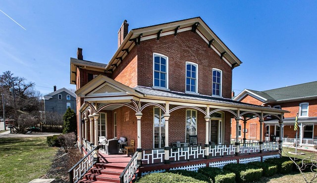 Charming Historic 4 Bedroom with Hot Tub