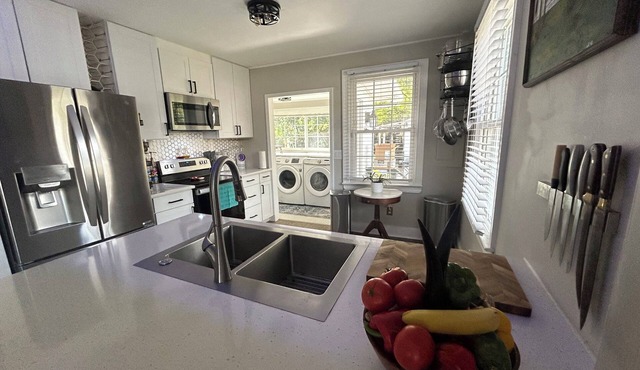 Charming Historic Avondale 3/1 with Backyard Bar and Grills, Close to Everything