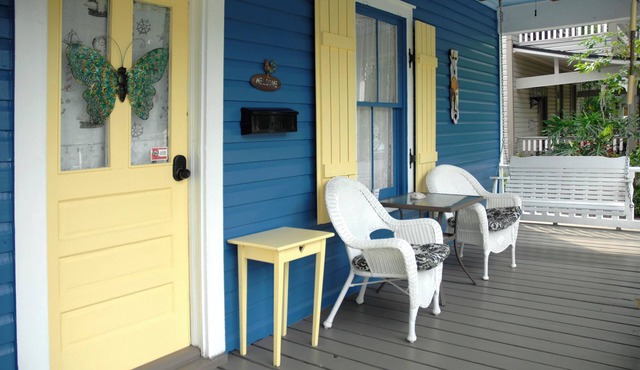 Charming Historic Apartment Located in Downtown Saint Augustine. Park and Walk