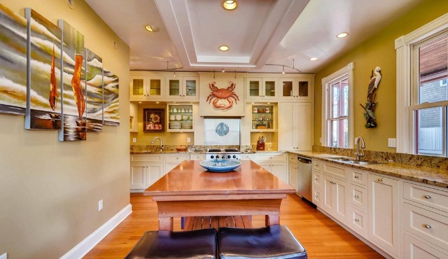 Charming Historic Annapolis Home With Two Off-street Parking Places!