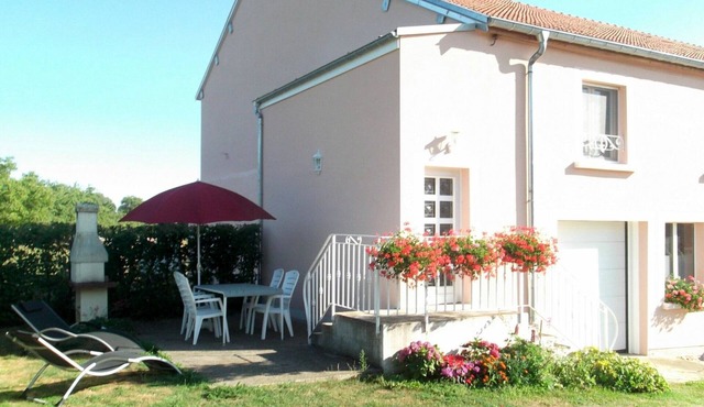 Charming Historic Apartment with Terrace, Near Hiking Trails and Horses, Choiseul