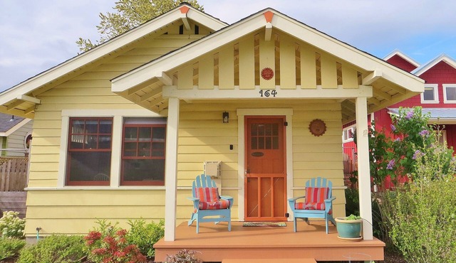 Charming historic cottage just 4 blocks from downtown (Licensed PA 17-248)