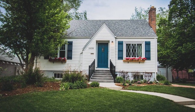 Charming Historic Cottage Cozy Family Getaway!
