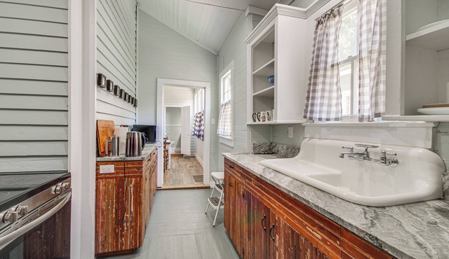 Charming Historic Cottage in Downtown Natchez!