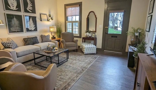 Charming historic duplex within walking distance of quaint downtown attractions
