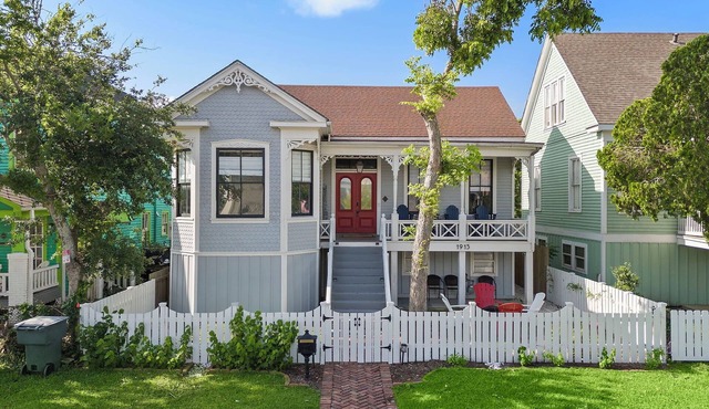 Charming historic home with heated pool, a short walk from the beach