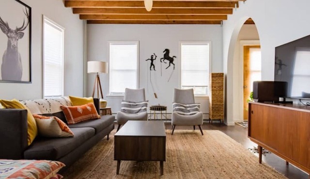 Charming Historic Home Near Waterfront Restaurants