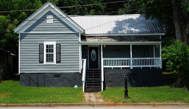Charming historic home steps from downtown LaGrange