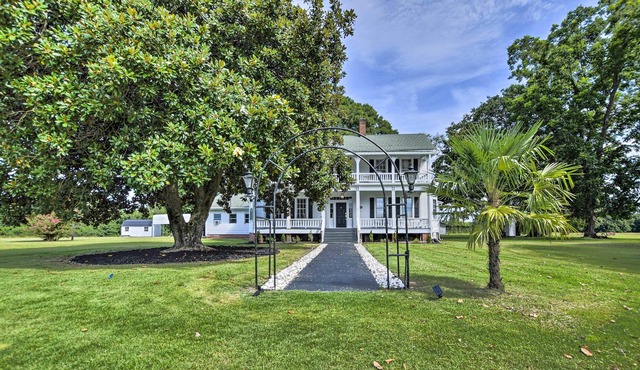 Charming, Historic Home Minutes from Myrtle Beach- Sleeps 16