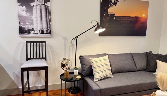 Charming Historic Loft in Burlingame, Sleeps 8