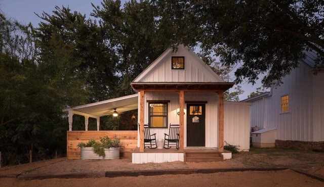 Charming Historic lodging on the outer banks of the Llano River