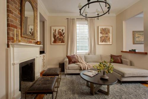 Charming Historic Restored Home Whitefield Sq