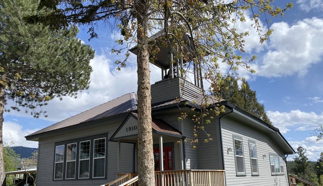 Charming Historic Schoolhouse in the Bitterroot Valley