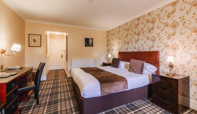 Charming Historic Stay in Ipswich | Spa Treatments, Sauna & Pool Access