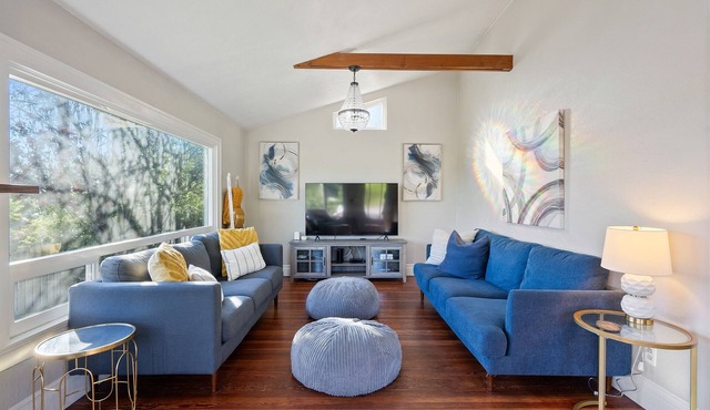 Charming Historic Home in the heart of AG Village!