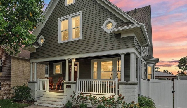 Charming Historic Cottage - Mins to Beach, Outlet Shops, Casino, Winery!