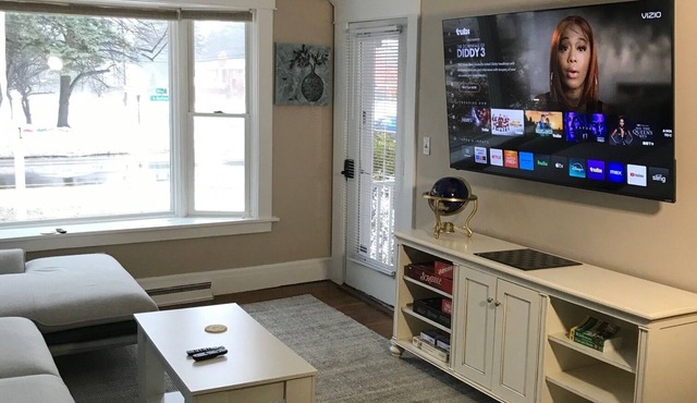 Charming Historic 2-bedroom unit with WiFi in lovely Orchard Park Village