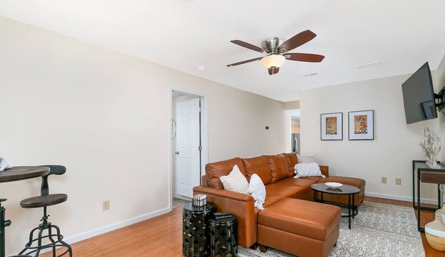 Charming Historic Retreat in Old Town St. Charles