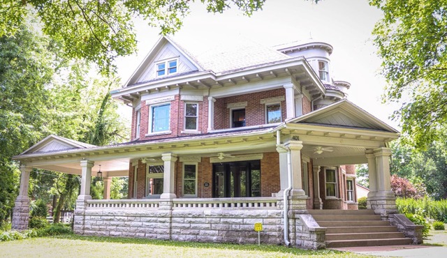 Charming Historic Victorian Home W/Fireplace