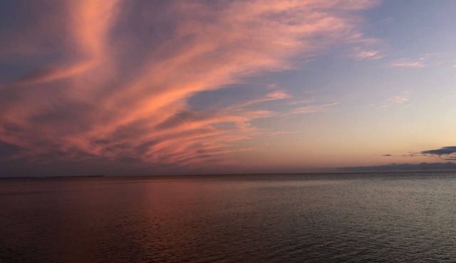 Charming historical 2-bedroom townhouse on 3 floors with water view