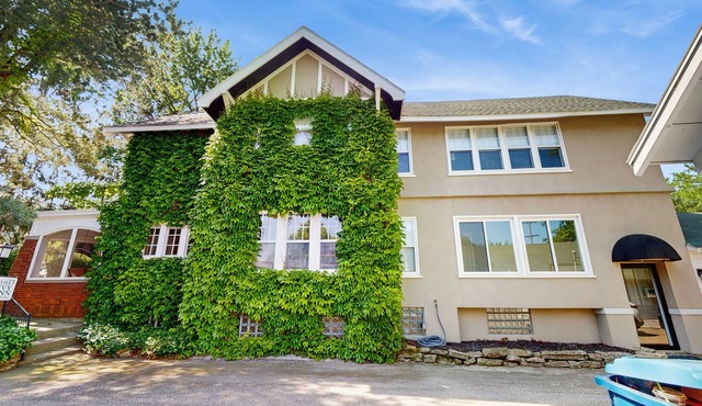 Charming historical home with gated entrance & gas grill - walk around downtown