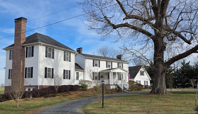 Charming historical home in the countryside of Dillwyn, near Farmville