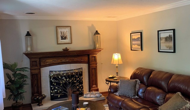 Charming Historical Hudson Retreat on almost 4 acres! Wildlife views daily!